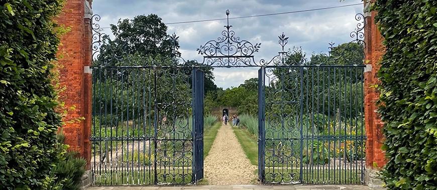 Explore Chiswick House's vibrant Kitchen Garden for free! A 17th-century oasis cultivating 200+ varieties of produce. Visit Thursdays to Sundays