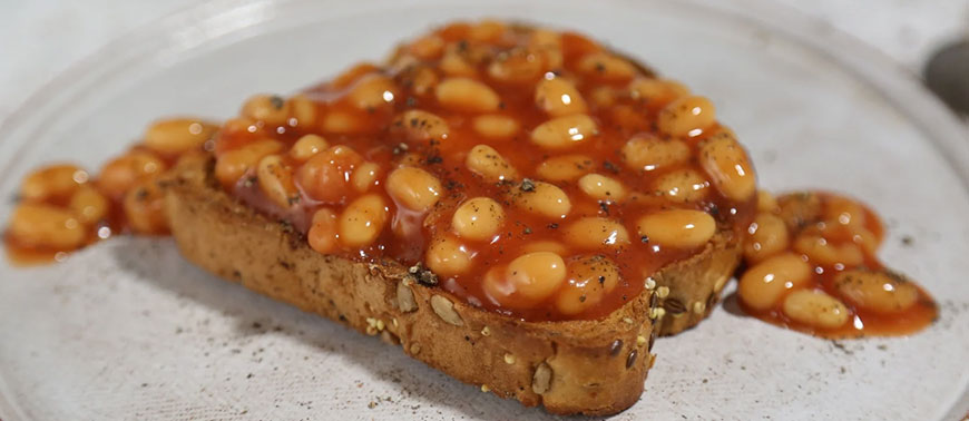 Daily beans on toast can aid weight loss due to resistant starch, facilitating gut microbiota changes and inducing fullness