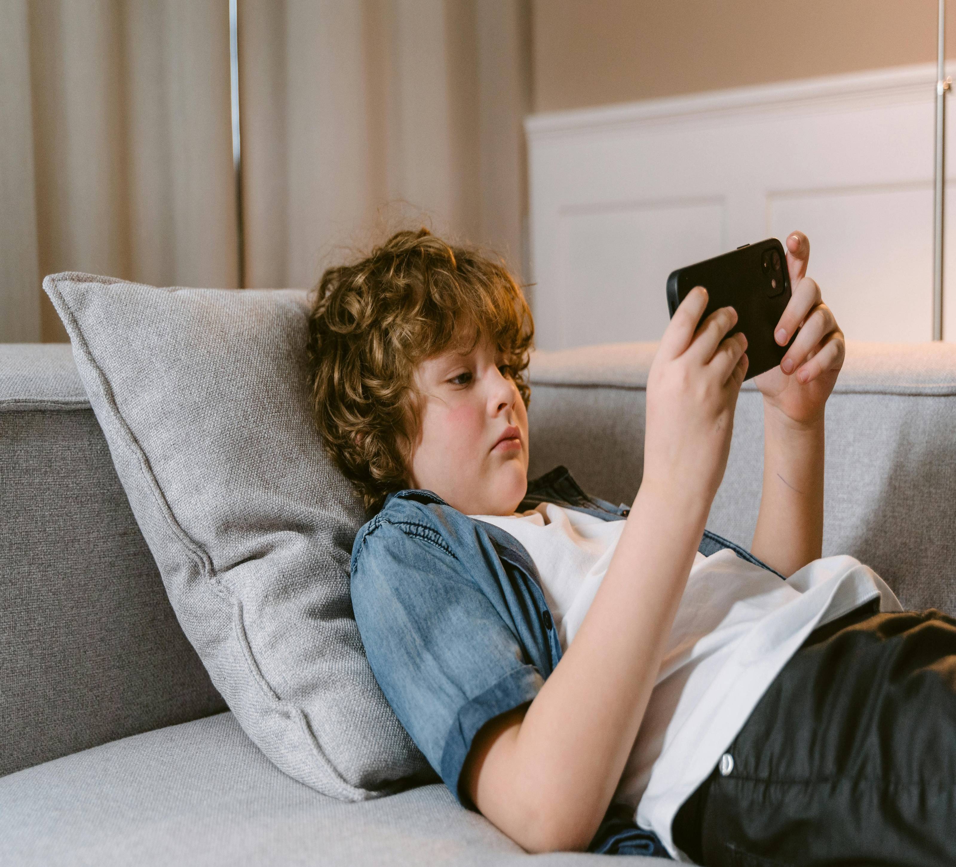How to Handle Your Childs Smartphone Request Responsibly