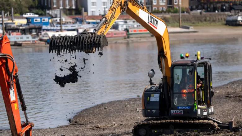 Major Effort Underway to Remove 'Wet Wipe Island' from River Thames